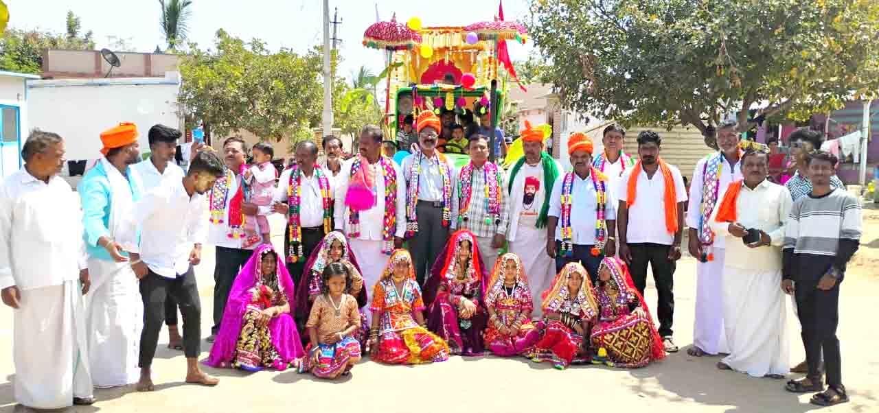 ಸೂರ್ಯನಾಯಕನತಾಂಡದಲ್ಲಿ ಪ್ರಥಮ ಬಾರಿಗೆ ಸಂತ ಸೇವಾಲಾಲ್ ರವರ ೨೮೬ನೇ ಜಯಂತಿ ಅದ್ಧೂರಿ ಆಚರಣೆ ಸೂರ್ಯನಾಯಕನತಾಂಡದಲ್ಲಿ ಪ್ರಥಮ ಬಾರಿಗೆ ಸಂತ ಸೇವಾಲಾಲ್ ರವರ ೨೮೬ನೇ ಜಯಂತಿ ಅದ್ಧೂರಿ ಆಚರಣೆ