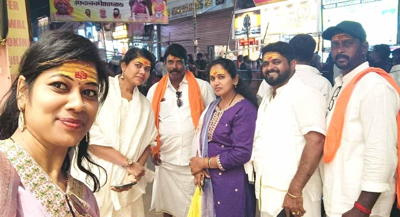 ಪವಿತ್ರ ಕುಂಭಮೇಳ ಅಮೃತ ಸ್ನಾನ ನೆರವೇರಿಸಿದ ಗಂಗಾವತಿಯ ಬಿಜೆಪಿ ಯುವ ಮೋರ್ಚಾ ಹಾಗೂ ಮಹಿಳಾ ಮೋರ್ಚಾ ಮುಖಂಡರಗಳ ಕುಟುಂಬಸ್ಥರು. ಪವಿತ್ರ ಕುಂಭಮೇಳ ಅಮೃತ ಸ್ನಾನ ನೆರವೇರಿಸಿದ ಗಂಗಾವತಿಯ ಬಿಜೆಪಿ ಯುವ ಮೋರ್ಚಾ ಹಾಗೂ ಮಹಿಳಾ ಮೋರ್ಚಾ ಮುಖಂಡರಗಳ ಕುಟುಂಬಸ್ಥರು.