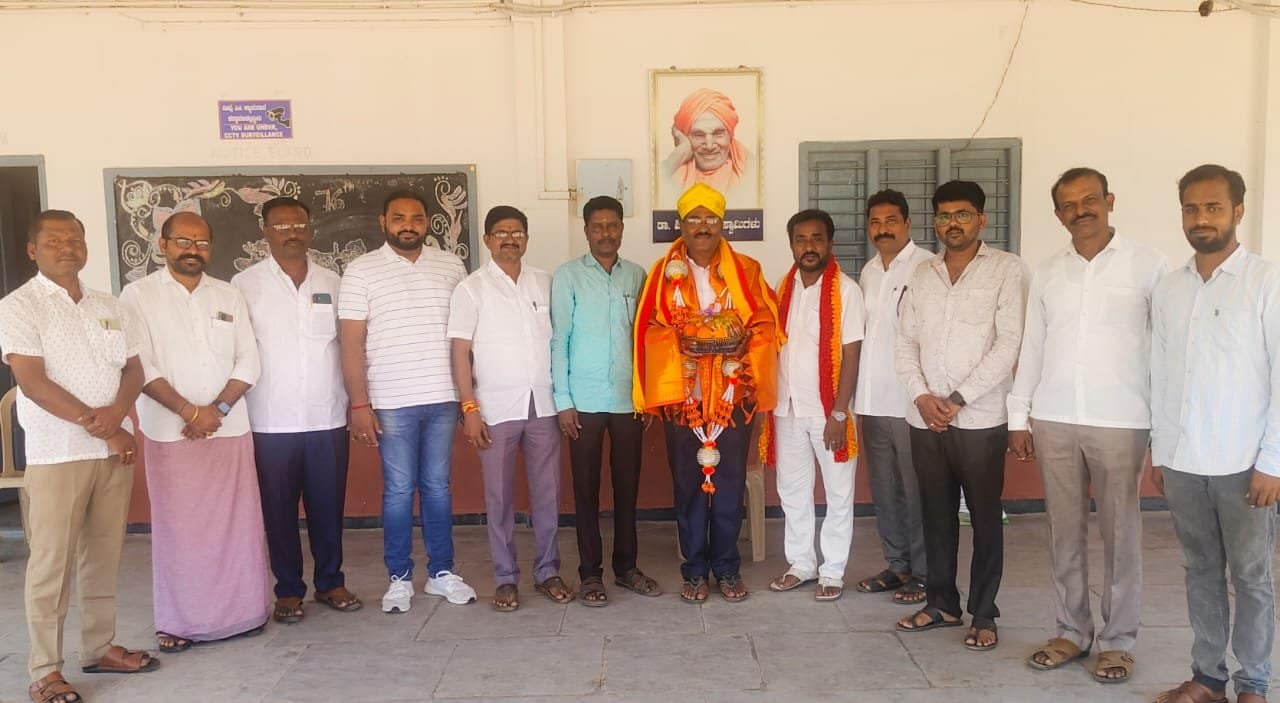 ರೆಡ್ಡಿ ಸಮಾಜದ ಯುವ ಸಂಘದ ನೇತೃತ್ವದಲ್ಲಿ ಸಮ್ಮೇಳನ ಅಧ್ಯಕ್ಷರಿಗೆ ಸನ್ಮಾನ ರೆಡ್ಡಿ ಸಮಾಜದ ಯುವ ಸಂಘದ ನೇತೃತ್ವದಲ್ಲಿ ಸಮ್ಮೇಳನ ಅಧ್ಯಕ್ಷರಿಗೆ ಸನ್ಮಾನ