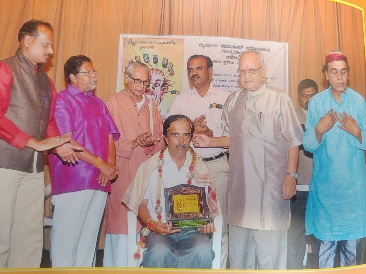 ಮೊಬೈಲ್ ಅವಾಂತರಗಳ ವಿಡಂಬನಾ ನಾಟಕ ಮೊಬೈಲ್ ಅವಾಂತರಗಳ ವಿಡಂಬನಾ ನಾಟಕ