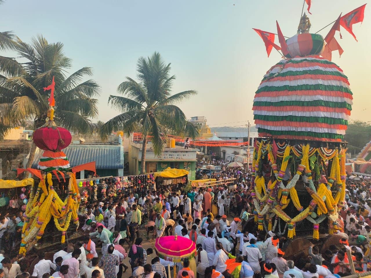 ಅದ್ಧೂರಿಯಾಗಿ ಜರುಗಿದ ಶ್ರೀಗುರು ಬೆಟ್ಟದಲಿಂಗೇಶ್ವರ ಜಾತ್ರಾ ಮಹೋತ್ಸವ ಅದ್ಧೂರಿಯಾಗಿ ಜರುಗಿದ ಶ್ರೀಗುರು ಬೆಟ್ಟದಲಿಂಗೇಶ್ವರ ಜಾತ್ರಾ ಮಹೋತ್ಸವ