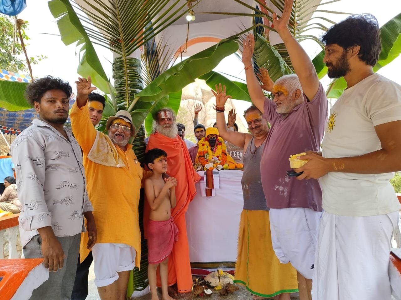 ಅಂಜನಾದ್ರಿ ಶ್ರೀ ಆಂಜನೇಯಸ್ವಾಮಿ ಪ್ರಧಾನ ಅರ್ಚಕ ವಿದ್ಯಾದಾಸ್ ಬಾಬಾ ಅವರ ನೇತೃತ್ವದಲ್ಲಿ ಪ.ಪೂ ಶ್ರೀ ಲಕ್ಕಡದಾಸ್ ಬಾಬಾ ಅವರ ೨೭ನೇ ಪುಣ್ಯಸ್ಮರಣೆ ಕಾರ್ಯಕ್ರಮ ಅಂಜನಾದ್ರಿ ಶ್ರೀ ಆಂಜನೇಯಸ್ವಾಮಿ ಪ್ರಧಾನ ಅರ್ಚಕ ವಿದ್ಯಾದಾಸ್ ಬಾಬಾ ಅವರ ನೇತೃತ್ವದಲ್ಲಿ ಪ.ಪೂ ಶ್ರೀ ಲಕ್ಕಡದಾಸ್ ಬಾಬಾ ಅವರ ೨೭ನೇ ಪುಣ್ಯಸ್ಮರಣೆ ಕಾರ್ಯಕ್ರಮ