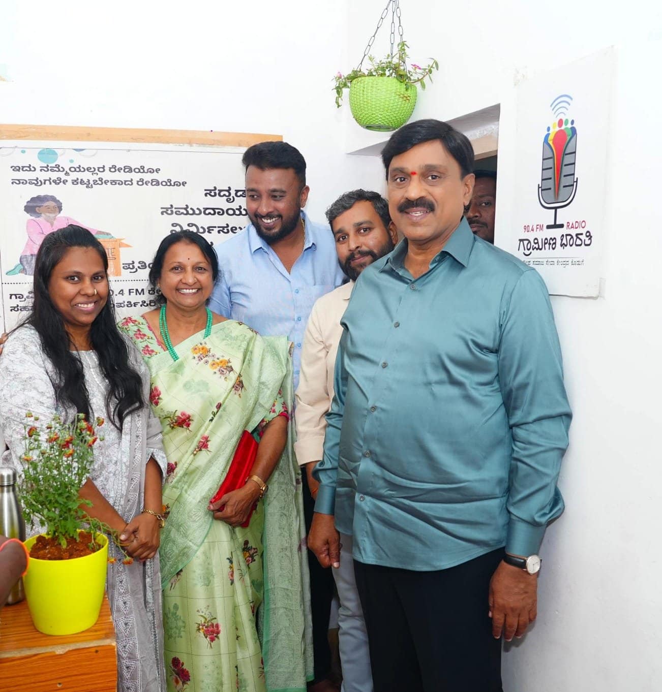 ಗಂಗಾವತಿಯ ರೇಡಿಯೋದಿಂದ ಮಿಷನ್ ಎಸ್.ಎಸ್.ಎಲ್.ಸಿ-೨೫ ರಾಜ್ಯವ್ಯಾಪಿ ಪ್ರಸಾರ ಶ್ಲಾಘನೀಯ : ಗಾಲಿ ಜನಾರ್ಧನರೆಡ್ಡಿ ಗಂಗಾವತಿಯ ರೇಡಿಯೋದಿಂದ ಮಿಷನ್ ಎಸ್.ಎಸ್.ಎಲ್.ಸಿ-೨೫ ರಾಜ್ಯವ್ಯಾಪಿ ಪ್ರಸಾರ ಶ್ಲಾಘನೀಯ : ಗಾಲಿ ಜನಾರ್ಧನರೆಡ್ಡಿ
