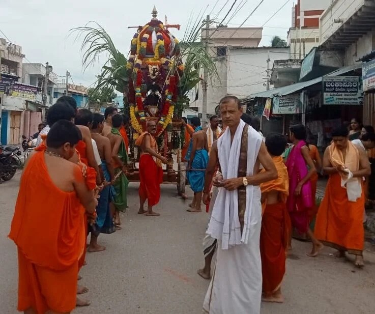ಕಲಿಯುಗದ ಕಾಮಧೇನು ಕಲ್ಪವೃಕ್ಷ ಶ್ರೀ ರಾಘವೇಂದ್ರ ಸ್ವಾಮಿಗಳವರ ಭವ್ಯ ರಥೋತ್ಸವ….