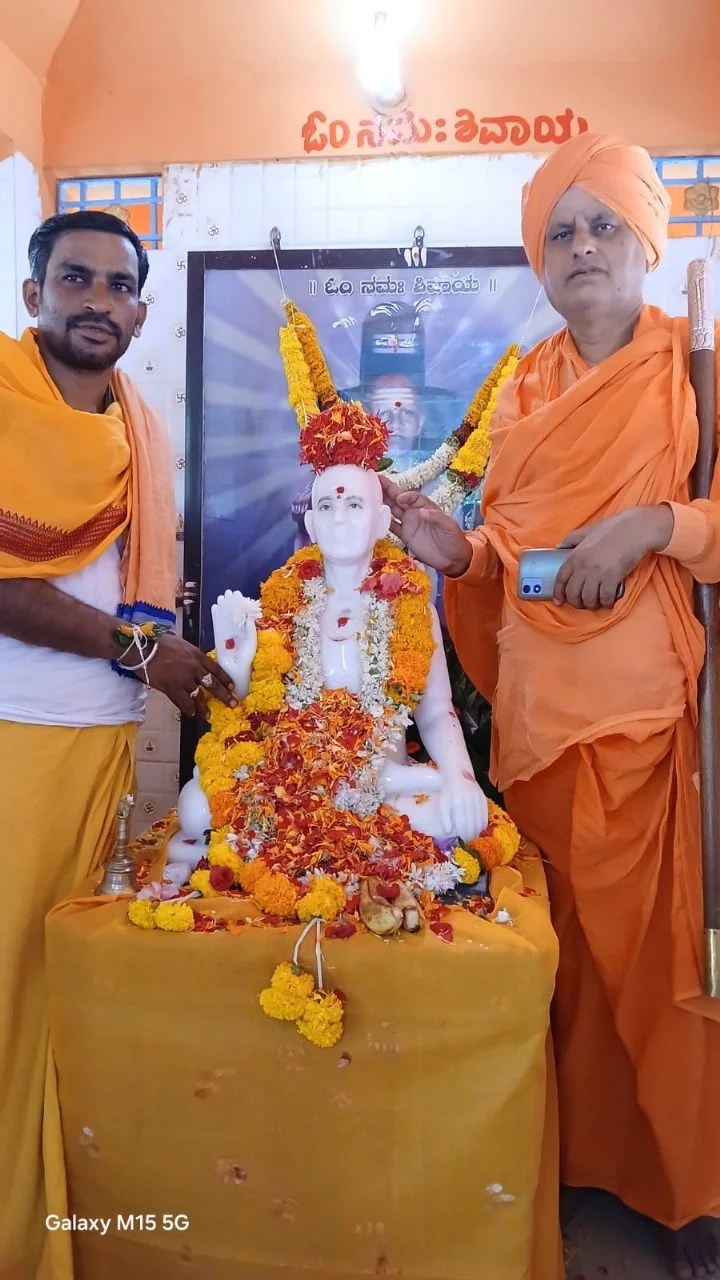 ದಾರದಿಂದ ದಾರಿತೋರಿ, ನೀರಿನಿಂದ ಕಷ್ಟಕಾರ್ಪಣ್ಯ ಕಳೆಯುತ್ತಿದ್ದ ಶ್ರೀ ನವಣಕ್ಕಿ ನಾಗಪ್ಪ ತಾತನವರು: ಹೆಬ್ಬಾಳ ಶ್ರೀಗಳು