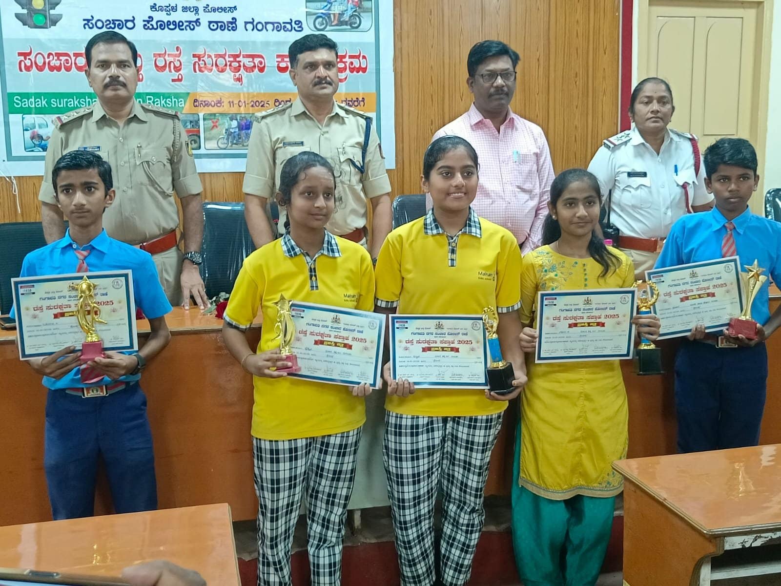 ಸಂಚಾರ ಮತ್ತು ರಸ್ತೆ ಸುರಕ್ಷತಾ ಸಪ್ತಾಹ ಕುರಿತು ನಡೆದ ಪ್ರಬಂಧ ಹಾಗೂ ಚಿತ್ರಕಲಾ ಸ್ಪರ್ಧೆಯಲ್ಲಿ ಮಹಾನ್ ಕಿಡ್ಸ್ ಶಾಲೆಯ ವಿದ್ಯಾರ್ಥಿಗಳು ಸಾಧನೆ. ಸಂಚಾರ ಮತ್ತು ರಸ್ತೆ ಸುರಕ್ಷತಾ ಸಪ್ತಾಹ ಕುರಿತು ನಡೆದ ಪ್ರಬಂಧ ಹಾಗೂ ಚಿತ್ರಕಲಾ ಸ್ಪರ್ಧೆಯಲ್ಲಿ ಮಹಾನ್ ಕಿಡ್ಸ್ ಶಾಲೆಯ ವಿದ್ಯಾರ್ಥಿಗಳು ಸಾಧನೆ.