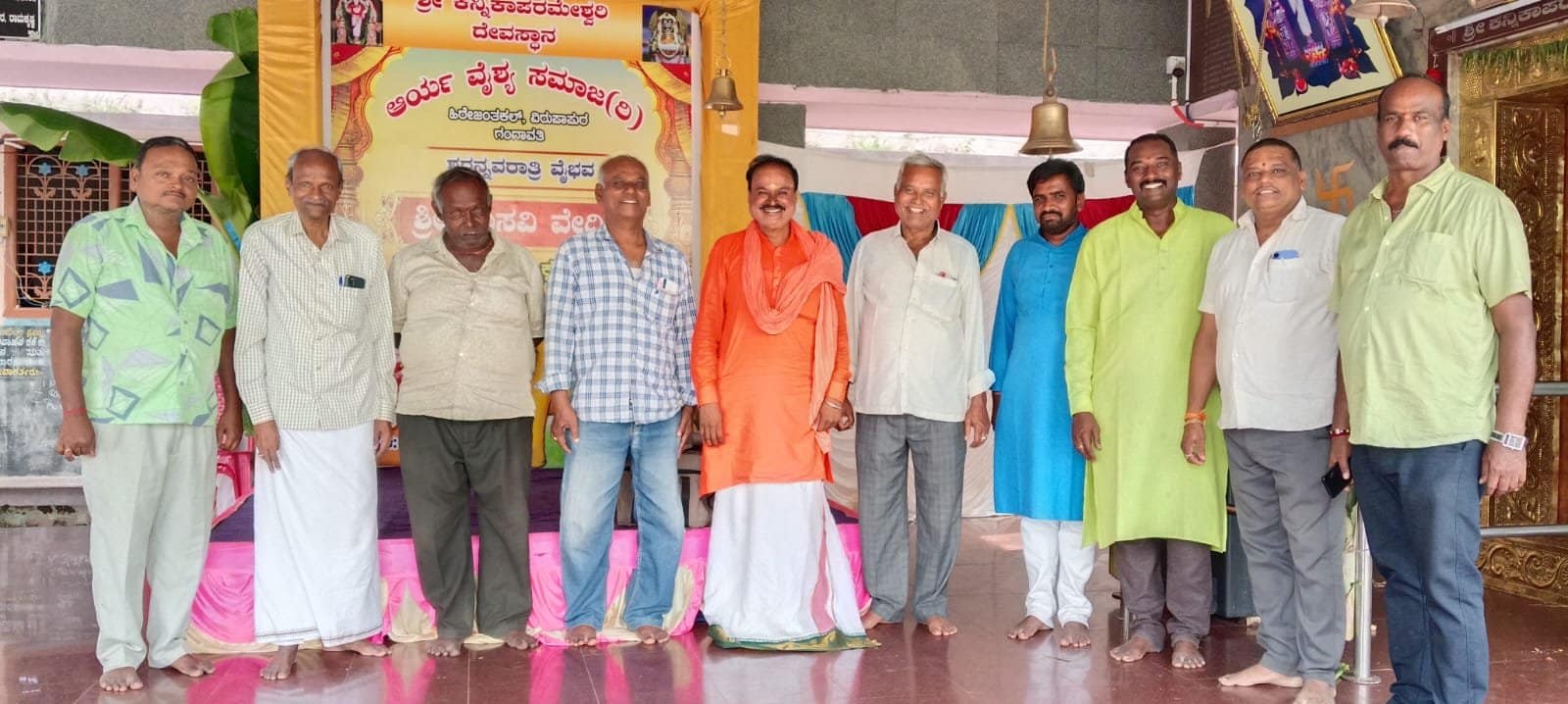ಬನ್ನಿಯಿಂದ ಬಂಗಾರದ ಜೀವನ ನಡೆಸೋಣ: ಪೂಜ್ಯ ಪದ್ಮಾಕ್ಷರಯ್ಯ ಮಹಾಸ್ವಾಮಿಗಳು.. ಬನ್ನಿಯಿಂದ ಬಂಗಾರದ ಜೀವನ ನಡೆಸೋಣ: ಪೂಜ್ಯ ಪದ್ಮಾಕ್ಷರಯ್ಯ ಮಹಾಸ್ವಾಮಿಗಳು..