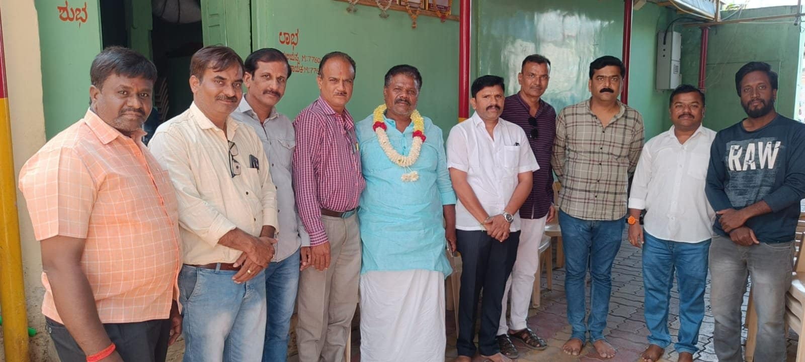 ಜೋಗದ ನಾರಾಯಣಪ್ಪ ನಾಯಕ್ ಅವರಿಗೆ ಪಂಪಾನಗರ ಗೃಹ ನಿರ್ಮಾಣ ಸಂಘದ ನೂತನ ಸದಸ್ಯರಿಂದ ಸನ್ಮಾನ ಜೋಗದ ನಾರಾಯಣಪ್ಪ ನಾಯಕ್ ಅವರಿಗೆ ಪಂಪಾನಗರ ಗೃಹ ನಿರ್ಮಾಣ ಸಂಘದ ನೂತನ ಸದಸ್ಯರಿಂದ ಸನ್ಮಾನ
