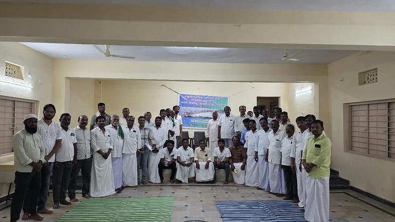 ಜಂಗಮರ ಕಲ್ಗುಡಿ ಹಾಗೂ ಮರಳಿ ಗ್ರಾಮಗಳಲ್ಲಿ ಯಶಸ್ವಿಯಾಗಿ ನಡೆದ ನಿರ್ಮಲ ತುಂಗಭದ್ರಾ ಅಭಿಯಾನದ ಪೂರ್ವಭಾವಿ ಸಭೆ ಜಂಗಮರ ಕಲ್ಗುಡಿ ಹಾಗೂ ಮರಳಿ ಗ್ರಾಮಗಳಲ್ಲಿ ಯಶಸ್ವಿಯಾಗಿ ನಡೆದ ನಿರ್ಮಲ ತುಂಗಭದ್ರಾ ಅಭಿಯಾನದ ಪೂರ್ವಭಾವಿ ಸಭೆ