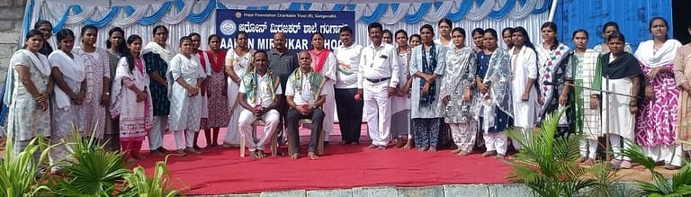 ಆರೋನ್ ಮಿರಜಕರ್ ಆಂಗ್ಲ ಮಾಧ್ಯಮ ಶಾಲೆಯಲ್ಲಿ “ಒಂದು ಭೂಮಿ, ಒಂದು ಆರೋಗ್ಯಕ್ಕಾಗಿ ಯೋಗ” ಎನ್ನುವ ಶೀರ್ಷಿಕೆಯ ಯೋಗ ದಿನಾಚರಣೆ. ಆರೋನ್ ಮಿರಜಕರ್ ಆಂಗ್ಲ ಮಾಧ್ಯಮ ಶಾಲೆಯಲ್ಲಿ “ಒಂದು ಭೂಮಿ, ಒಂದು ಆರೋಗ್ಯಕ್ಕಾಗಿ ಯೋಗ” ಎನ್ನುವ ಶೀರ್ಷಿಕೆಯ ಯೋಗ ದಿನಾಚರಣೆ.