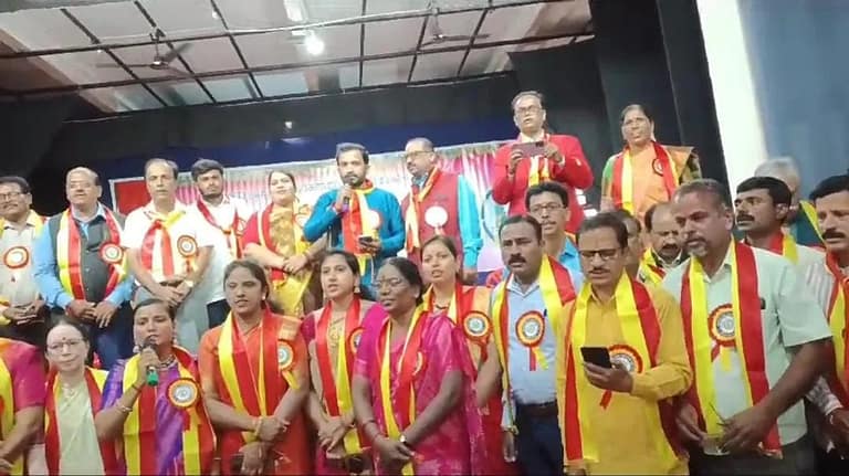 ಸಂಗೀತವೇ ನನ್ನ ಉಸಿರು – ನಾಗರಕಟ್ಟೆಯ ಗಾನಕೋಗಿಲೆ ಸಿ. ಹನುಮಂತನಾಯ್ಕ ಸಂಗೀತವೇ ನನ್ನ ಉಸಿರು – ನಾಗರಕಟ್ಟೆಯ ಗಾನಕೋಗಿಲೆ ಸಿ. ಹನುಮಂತನಾಯ್ಕ