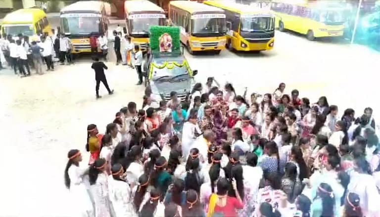 ವೈಜೆಆರ್ ಕಾಲೇಜಿ ವಿಜೃಂಭಣೆಯಿಂದ ನಡೆದ ಗಣಪನ ವಿಸರ್ಜನೆ ಮೆರವಣಿಗೆ ವೈಜೆಆರ್ ಕಾಲೇಜಿ ವಿಜೃಂಭಣೆಯಿಂದ ನಡೆದ ಗಣಪನ ವಿಸರ್ಜನೆ ಮೆರವಣಿಗೆ
