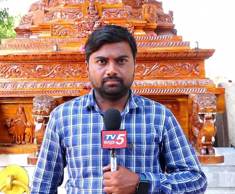 ಮಾಧ್ಯಮ ಅಕಾಡೆಮಿ ದತ್ತಿ ಪ್ರಶಸ್ತಿಗೆ ಟಿ.ವಿ-5 ವಾಹಿನಿ ಕೊಪ್ಪಳ ಜಿಲ್ಲಾ ವರದಿಗಾರರಾದ ಪತ್ರಕರ್ತ ನಾಗರಾಜ್. ವೈ ಆಯ್ಕೆ ಮಾಧ್ಯಮ ಅಕಾಡೆಮಿ ದತ್ತಿ ಪ್ರಶಸ್ತಿಗೆ ಟಿ.ವಿ-5 ವಾಹಿನಿ ಕೊಪ್ಪಳ ಜಿಲ್ಲಾ ವರದಿಗಾರರಾದ ಪತ್ರಕರ್ತ ನಾಗರಾಜ್. ವೈ ಆಯ್ಕೆ