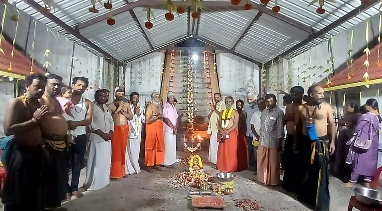 ಮಕರ ಸಂಕ್ರಾಂತಿ ನಿಮಿತ್ಯ ಅಯ್ಯಪ್ಪಸ್ವಾಮಿ ದೇವಸ್ಥಾನದಲ್ಲಿ ಮೆಟ್ಟಿಲು ಪೂಜೆ. ಮಕರ ಸಂಕ್ರಾಂತಿ ನಿಮಿತ್ಯ ಅಯ್ಯಪ್ಪಸ್ವಾಮಿ ದೇವಸ್ಥಾನದಲ್ಲಿ ಮೆಟ್ಟಿಲು ಪೂಜೆ.