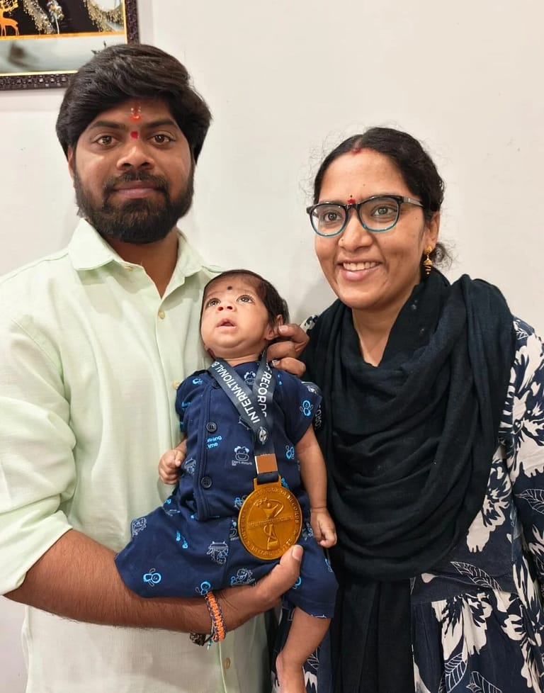 ಜನ್ಮತಾಳಿದ 5ನೇ ದಿನಕ್ಕೆ ಆಧಾರ ನೋಂದಣಿ ಮಾಡಿಸಿ ವಿಶ್ವದಾಖಲೆ ಮೆರೆದ ಶ್ರೀರಾಮನಗರದ ವೈದ್ಯ ದಂಪತಿಗಳ ಪುತ್ರಿ: ಜಿ. ರಾಮಕೃಷ್ಣ ಜನ್ಮತಾಳಿದ 5ನೇ ದಿನಕ್ಕೆ ಆಧಾರ ನೋಂದಣಿ ಮಾಡಿಸಿ ವಿಶ್ವದಾಖಲೆ ಮೆರೆದ ಶ್ರೀರಾಮನಗರದ ವೈದ್ಯ ದಂಪತಿಗಳ ಪುತ್ರಿ: ಜಿ. ರಾಮಕೃಷ್ಣ
