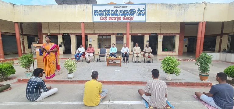 ಜಿಲ್ಲಾ ಕಾರಾಗೃಹದ ಬಂಧಿಗಳಿಗೆ ಧ್ಯಾನದ ಮೂಲಕ ಮನ ಪರಿವರ್ತನೆಗೊಳ್ಳಲು ಕರೆ: ಲಲಿತಾ ಕಂದಗಲ್ ಜಿಲ್ಲಾ ಕಾರಾಗೃಹದ ಬಂಧಿಗಳಿಗೆ ಧ್ಯಾನದ ಮೂಲಕ ಮನ ಪರಿವರ್ತನೆಗೊಳ್ಳಲು ಕರೆ: ಲಲಿತಾ ಕಂದಗಲ್