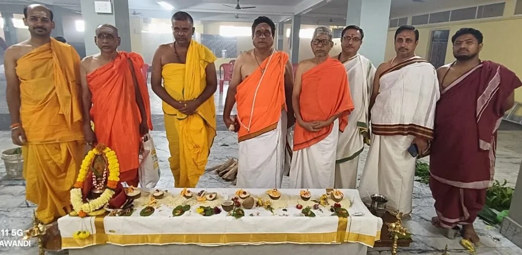 ಶಂಕರ ಮಠದಲ್ಲಿ ನೂತನ ಉಪಕರ್ಮ ಹಾಗೂ ಜನಿವಾರ ಧಾರಣೆ. ಶಂಕರ ಮಠದಲ್ಲಿ ನೂತನ ಉಪಕರ್ಮ ಹಾಗೂ ಜನಿವಾರ ಧಾರಣೆ.