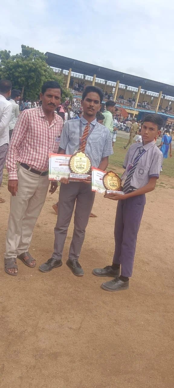 ಗಂಗಾವತಿ ಮಾನ್ಯ ಶಾಸಕರಿಂದ ವಿಜೇತ ಮಕ್ಕಳಿಗೆ ಪ್ರಶಸ್ತಿ ವಿತರಣೆ ಕಾರ್ಯಕ್ರಮ ಗಂಗಾವತಿ ಮಾನ್ಯ ಶಾಸಕರಿಂದ ವಿಜೇತ ಮಕ್ಕಳಿಗೆ ಪ್ರಶಸ್ತಿ ವಿತರಣೆ ಕಾರ್ಯಕ್ರಮ