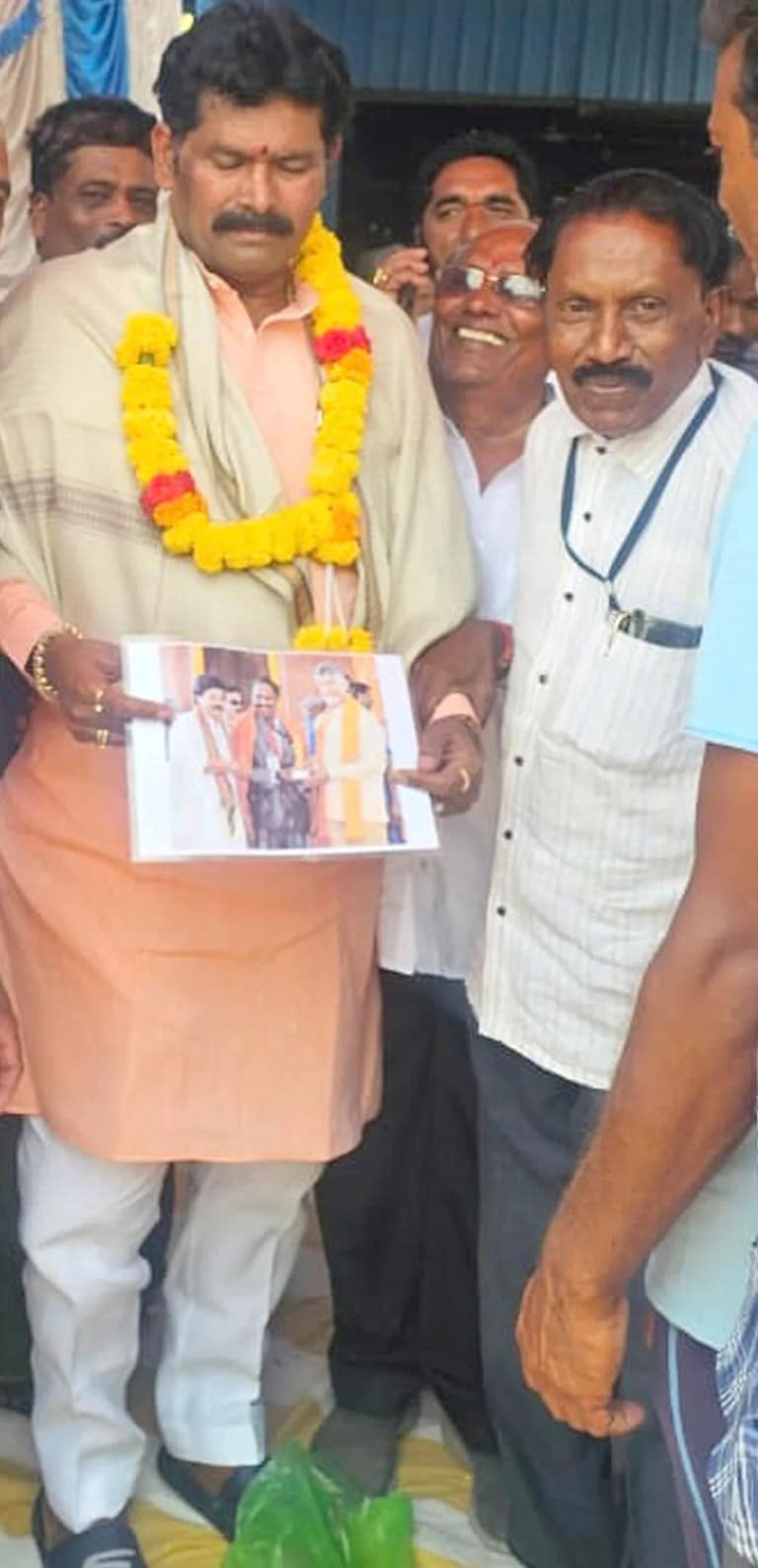 ಕನ್ನಡ ಮತ್ತು ಸಂಸ್ಕೃತಿ ಇಲಾಖೆ ಸಚಿವರಾದ ಶಿವರಾಜ ತಂಗಡಗಿಯವರಿಗೆ ಕನ್ನಡಪ್ರೇಮಿ ಜಿ.ರಾಮಕೃಷ್ಣ ಅವರಿಂದ ಆತ್ಮೀಯ ಸನ್ಮಾನ. ಕನ್ನಡ ಮತ್ತು ಸಂಸ್ಕೃತಿ ಇಲಾಖೆ ಸಚಿವರಾದ ಶಿವರಾಜ ತಂಗಡಗಿಯವರಿಗೆ ಕನ್ನಡಪ್ರೇಮಿ ಜಿ.ರಾಮಕೃಷ್ಣ ಅವರಿಂದ ಆತ್ಮೀಯ ಸನ್ಮಾನ.