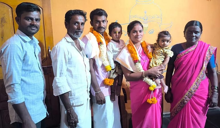 ಒಂಭತ್ತು ವರ್ಷಗಳ ನಂತರ ಎಸ್.ಎಸ್.ಎಲ್.ಸಿ ಪರೀಕ್ಷೆ ಬರೆದು ಮತ್ತೆ ವಿದ್ಯಾರ್ಥಿನಿಯಾದ ಗೃಹಿಣಿ. ಒಂಭತ್ತು ವರ್ಷಗಳ ನಂತರ ಎಸ್.ಎಸ್.ಎಲ್.ಸಿ ಪರೀಕ್ಷೆ ಬರೆದು ಮತ್ತೆ ವಿದ್ಯಾರ್ಥಿನಿಯಾದ ಗೃಹಿಣಿ.