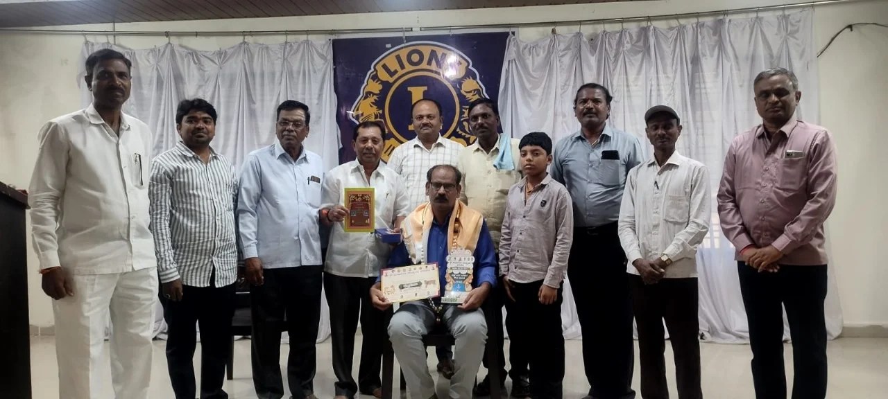 ಬೆಂಗಳೂರಿನ ಕುಂಭಮೇಳ ಸಾಂಸ್ಕೃತಿಕ ಅಕಾಡೆಮಿ ಇವರಿಂದ ಡಾ|| ಶಿವಕುಮಾರ ಮಾಲಿಪಾಟೀಲ್ ಅವರಿಗೆ ಪುಣ್ಯಕೋಟಿ ಪ್ರಶಸ್ತಿ ಪ್ರದಾನ. ಬೆಂಗಳೂರಿನ ಕುಂಭಮೇಳ ಸಾಂಸ್ಕೃತಿಕ ಅಕಾಡೆಮಿ ಇವರಿಂದ ಡಾ|| ಶಿವಕುಮಾರ ಮಾಲಿಪಾಟೀಲ್ ಅವರಿಗೆ ಪುಣ್ಯಕೋಟಿ ಪ್ರಶಸ್ತಿ ಪ್ರದಾನ.
