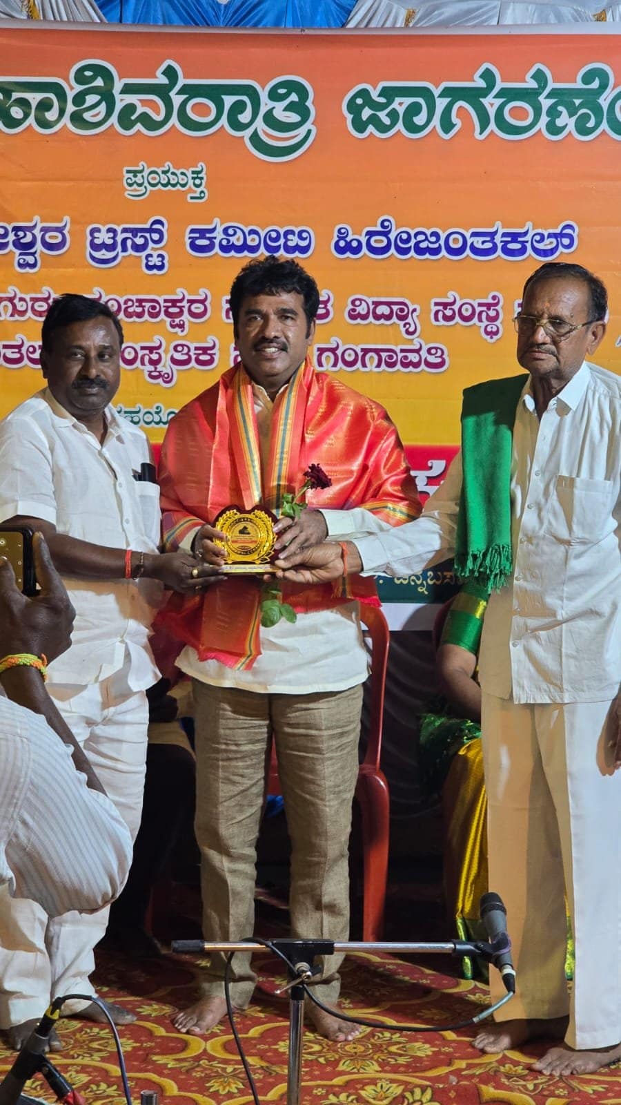 ಭಕ್ತಿ ಮಾರ್ಗಕ್ಕೆ ಜಾತಿ ಧರ್ಮದ ಹಂಗಿಲ್ಲ: ಕೆ.ಎಫ್. ಮುದ್ದಾಬಳ್ಳಿ ಭಕ್ತಿ ಮಾರ್ಗಕ್ಕೆ ಜಾತಿ ಧರ್ಮದ ಹಂಗಿಲ್ಲ: ಕೆ.ಎಫ್. ಮುದ್ದಾಬಳ್ಳಿ